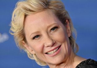 Ανν Χεκ: Η τιμή του βιβλίου με τα απομνημονεύματά της έχει εκτοξευτεί μετά τον θάνατό της