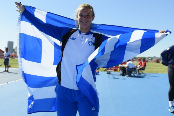 «Δεν θα γίνεις Ελληνας ποτέ, Αλβανέ, Αλβανέ» – Οταν η Ελίνα Τζένγκο «καρφώνει» τον ρατσισμό