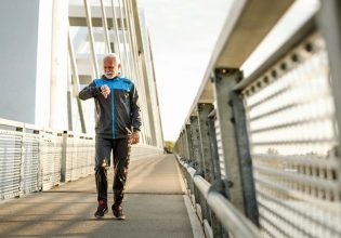 Άνοια: Ακόμα και η ήπια άσκηση δείχνει να προστατεύει τον εγκέφαλο