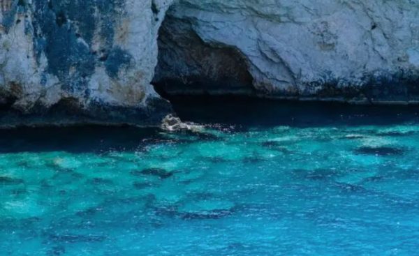 Ζάκυνθος: 48χρονη κολυμπούσε σε σπηλιά και την πλάκωσε βράχος