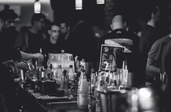 Σαντορίνη: Έστειλαν σε νοσοκομείο 33χρονο – Άγριος ξυλοδαρμός έξω από μπαρ