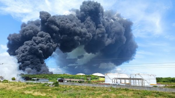 Κούβα: Εκτός ελέγχου η φωτιά σε πετρελαϊκές εγκαταστάσεις – Συγκλονιστικές εικόνες