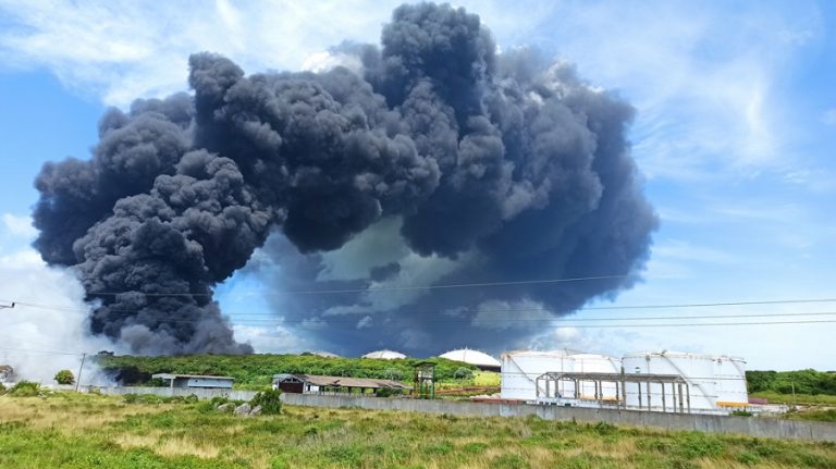Κούβα: Εκτός ελέγχου η φωτιά σε πετρελαϊκές εγκαταστάσεις – Συγκλονιστικές εικόνες