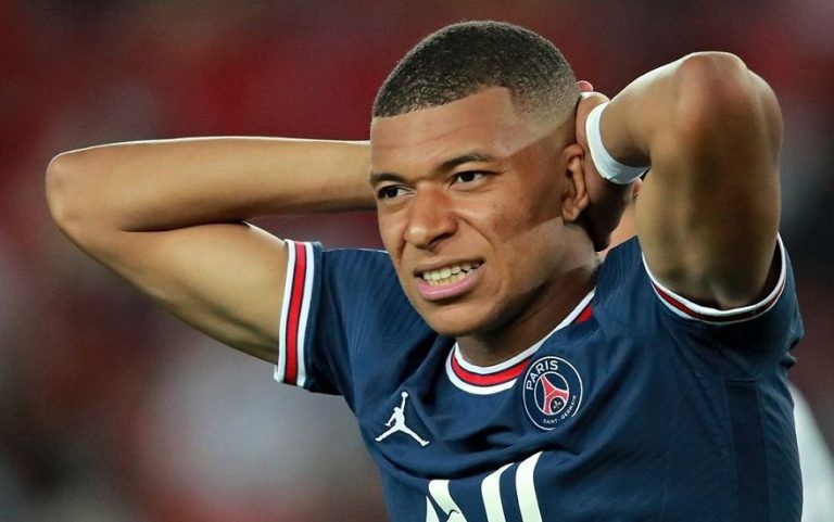 Κακομαθημένος… Εμπαπέ: Σταμάτησε να παίζει επειδή δεν του έδωσαν την μπάλα! (vid)