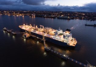 Ενεργειακή κρίση: Πλωτοί τερματικοί σταθμοί θα τροφοδοτούν την Ευρώπη με αέριο – Ανησυχία για το περιβάλλον