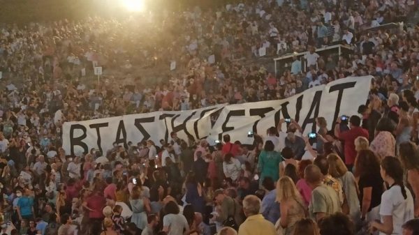 Μπιμπίλας: Απλήρωτοι κινδυνεύουν να μείνουν ηθοποιοί παράστασης επειδή διάβασαν το κείμενο για τον Λιγνάδη