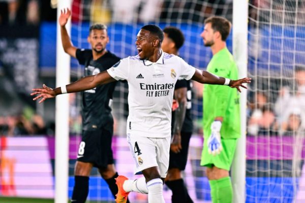 Ρεάλ Μαδρίτης – Άιντραχτ Φρανκφούρτης: Προβάδισμα με Αλάμπα για τους «μερένγκες» στο Super Cup [vid]