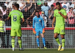 Η Μπρέντφορντ διέσυρε την Μάντσεστερ Γιουνάιτεντ (4-0) και την άφησε στον… πάτο