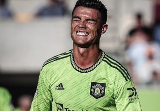 Αδιανόητος διασυρμός για τη Γιουνάιτεντ: Τέσσερα γκολ σε 20′ από την Μπρέντφορντ! (vids)