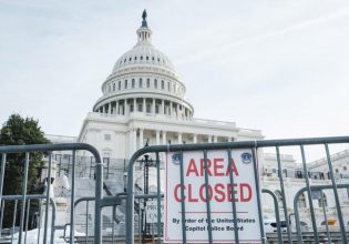 ΗΠΑ: Άνδρας έπεσε με το αυτοκίνητό του σε οδόφραγμα στο Καπιτώλιο