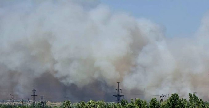 Ουκρανία: Φωτιά δίπλα στον πυρηνικό σταθμό της Ζαπορίζια – Έκλεισαν 2 αντιδραστήρες