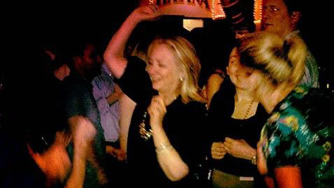 Σάνα Μάριν: Δημόσια στήριξη από την Χίλαρι Κλίντον - Ανάρτησε φωτογραφία της από δικό της χορό σε πάρτι