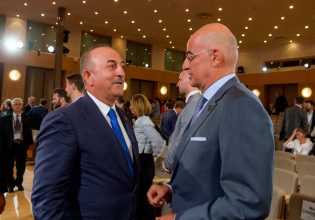 Νίκος Δένδιας: Είχε σύντομο χαιρετισμό με τον Τσαβούσογλου