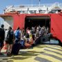 Όπου φύγει φύγει οι αδειούχοι – Πάνω από 100.000 επιβάτες φεύγουν για τα νησιά