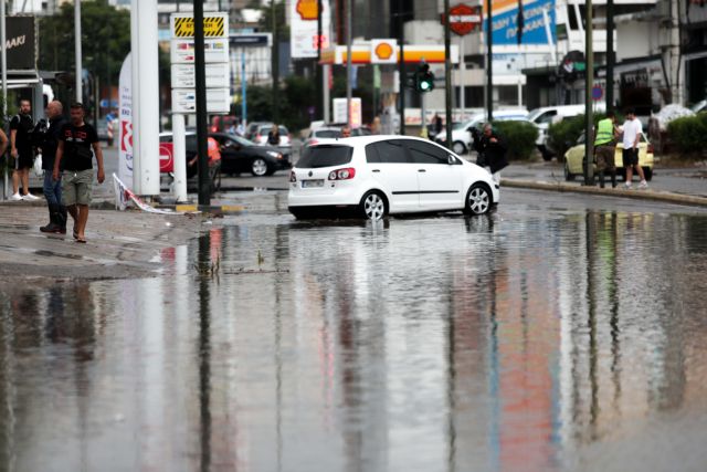 Καιρός: «Βροχή» τα προβλήματα στην Αττική από την κακοκαιρία – Δρόμοι ποτάμια – Έρχεται επιδείνωση