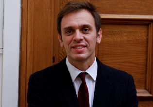 Μάντζος για Ρωμανό: Κύριε Μητσοτάκη, θα παραμείνει στη θέση του;