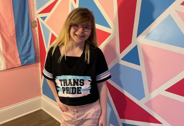 Είναι μόλις 10 χρονών, αυτοπροσδιορίζεται τρανς και μεγαλώνει με τρανς γονείς – Η Noella έχει κατακτήσει τις πασαρέλες