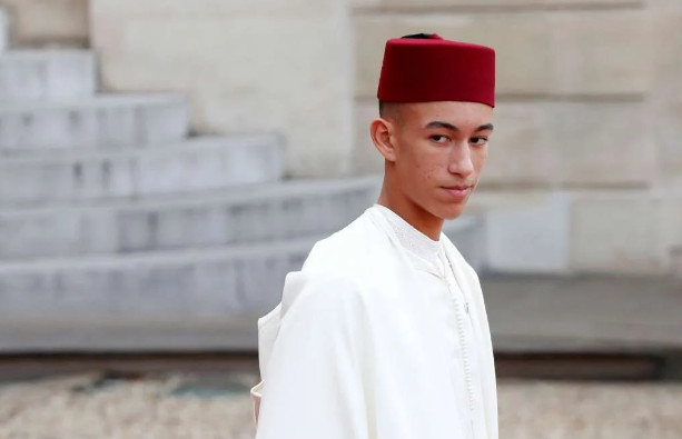 Ρεσιτάλ προκλητικότητας από 18χρονο πρίγκιπα Μαρόκου: Καίει 500ευρα στην Μύκονο για το κέφι του