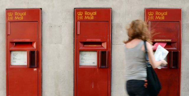 Βρετανία: Τετραήμερη απεργία ανακοίνωσαν οι ταχυδρομικοί υπάλληλοι