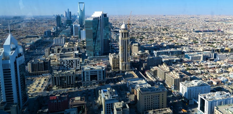 Πετρέλαιο: Σχεδόν διπλασιάστηκαν τα έσοδα της Σαουδικής Αραβίας το δεύτερο τρίμηνο χάρη στο ράλι των τιμών