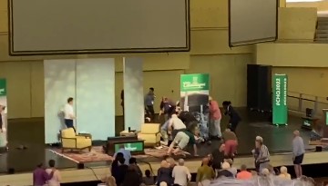 Σαλμάν Ρούσντι: Στο χειρουργείο ο συγγραφέας μετά τη δολοφονική επίθεση