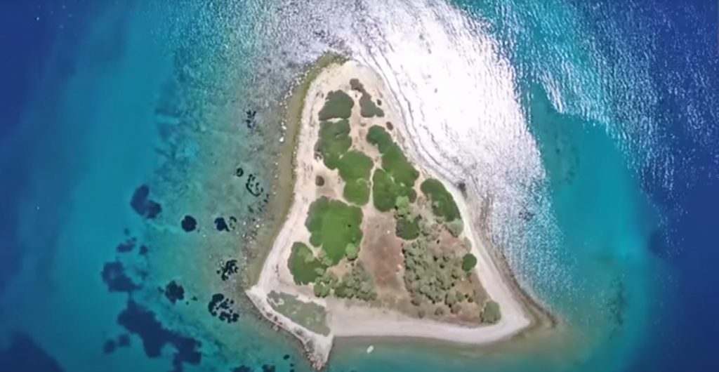 Ασπρονήσι: Το «διαμάντι» του Ευβοϊκού κόλπου βρίσκεται μία ώρα μακριά από την Αθήνα