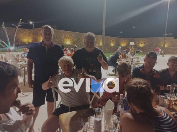 Κάρυστος: Η viral φωτογραφία του Μπόρις Τζόνσον με δύο πρώην Έλληνες προέδρους