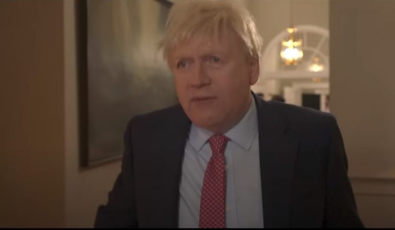 Μπόρις Τζόνσον: «This England» – Η εξαιρετική μεταμόρφωση του Κένεθ Μπράνα – Δείτε το τρέιλερ της πολυαναμενόμενης σειράς