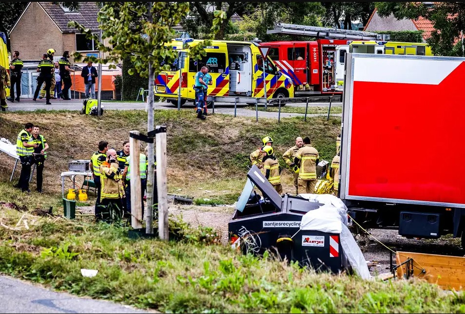 Ολλανδία: Φορτηγό έπεσε σε ανθρώπους που έκαναν υπαίθριο πάρτι - Αναφορές για πολλούς νεκρούς