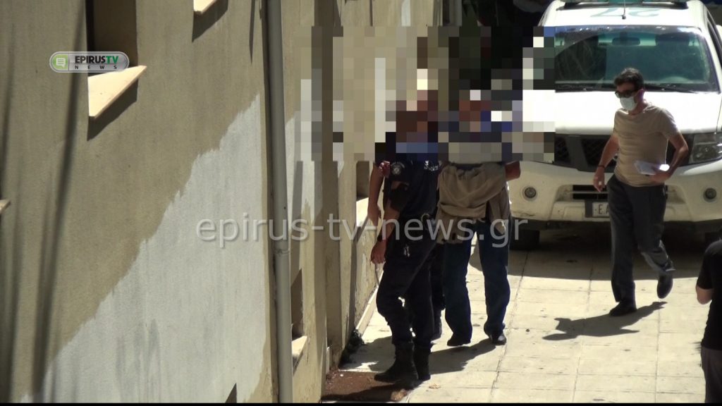 Παύεται ο αντιδήμαρχος Ζίτσας μετά το περιστατικό με την κακοποίηση του γαϊδάρου