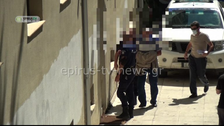 Παύεται ο αντιδήμαρχος Ζίτσας μετά το περιστατικό με την κακοποίηση του γαϊδάρου