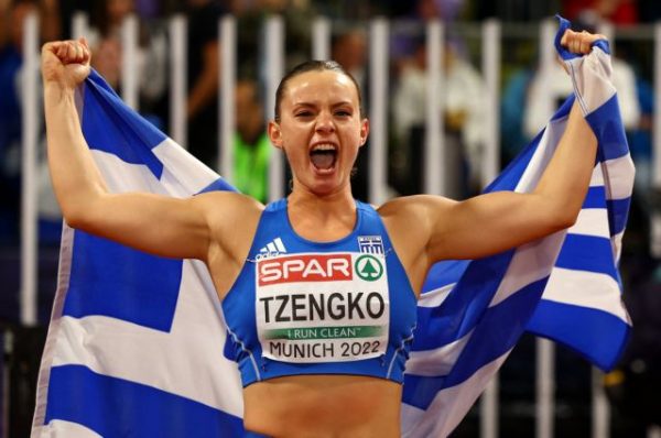 Ελίνα Τζένγκο: Το μεγάλο αστέρι του ακοντισμού και το λαμπρό μέλλον – Συγκλονίζει μιλώντας για τη μητέρα της