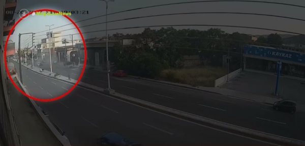 Βόλος: Καρέ καρέ η σύγκρουση αυτοκινήτων μετά από κόντρες