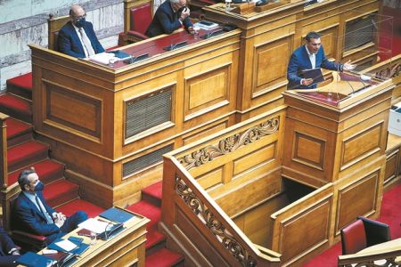 Η ώρα των αναμετρήσεων στη Βουλή