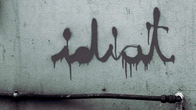 Πώς οι βλάκες κυριαρχούν στην πολιτική σκηνή