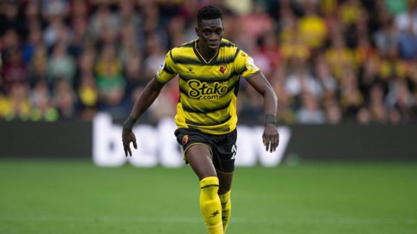 Championship: Απίστευτο γκολ – Το «κάρφωσε» από το κέντρο [vid]