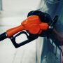 Νοθεία βενζίνης: Πολλοί και ίσως μη ανιχνεύσιμοι οι διαλύτες – Οι ζημιές που προκαλούν και τι μπορούμε να κάνουμε