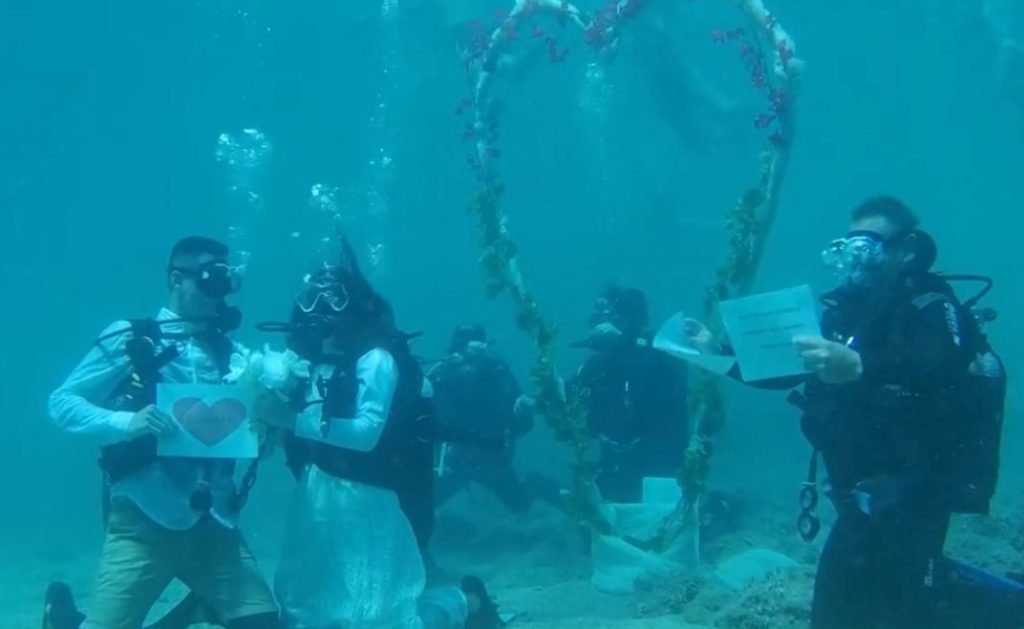 Στην Αλόννησο ο πρώτος υποβρύχιος πολιτικός γάμος
