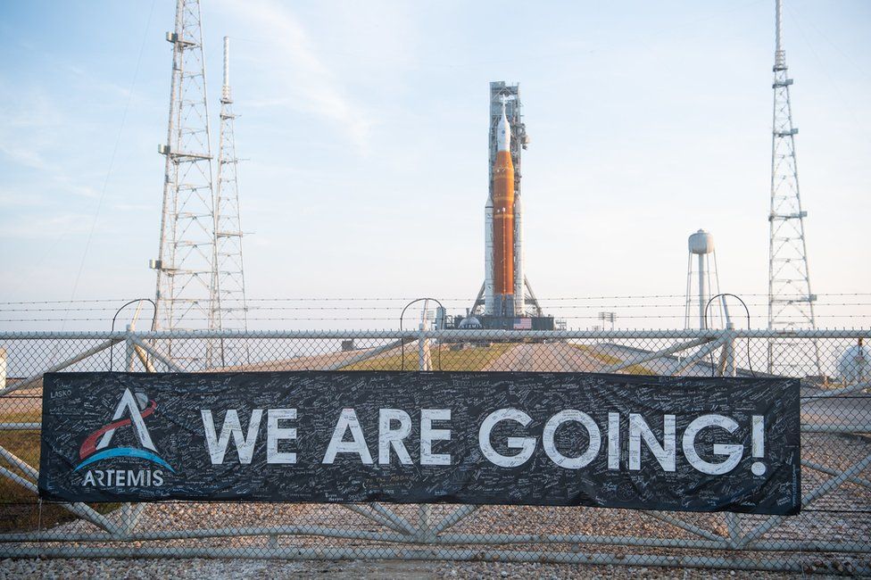 NASA: Ο πύραυλος SLS ετοιμάζεται για την παρθενική του πτήση στη Σελήνη