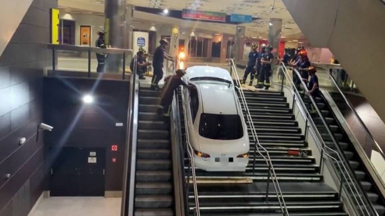 Μαδρίτη: Κλεμμένο αυτοκίνητο βρέθηκε μέσα σε... σταθμό του μετρό