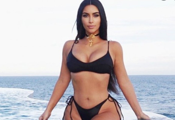 Η Κιμ Καρντάσιαν κάνει photoshop ακόμα και στον λαιμό της