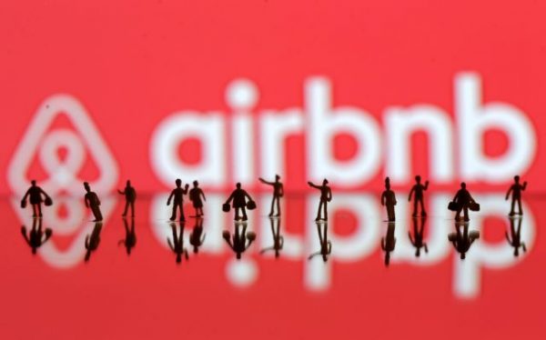 Η Airbnb βάζει τέλος στα πάρτι