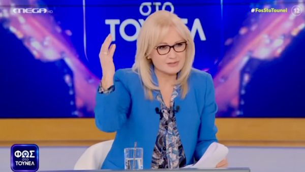 Αγγελική Νικολούλη: Όπως δεν την έχετε ξαναδεί – Τραγουδάει και χορεύει σε νησί των Κυκλάδων