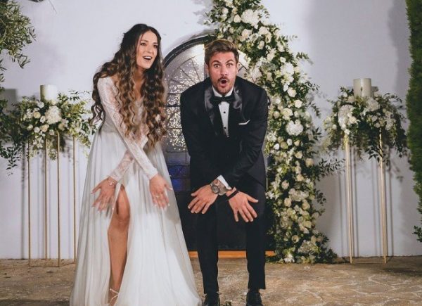 Άκης Πετρετζίκης: Αντίστροφη μέτρηση για τη γέννηση της κόρης του