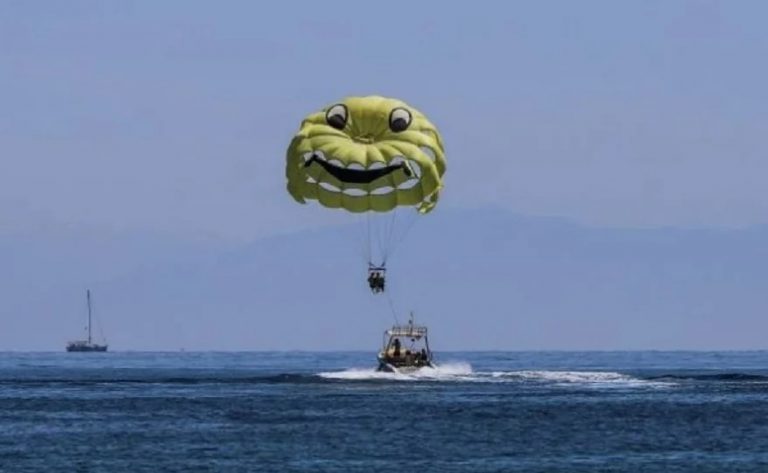 Σύβοτα: Μπροστά στα μάτια του παιδιού της σκοτώθηκε η γυναίκα – «Όλη μέρα κλαίω», λέει ο χειριστής του σκάφους