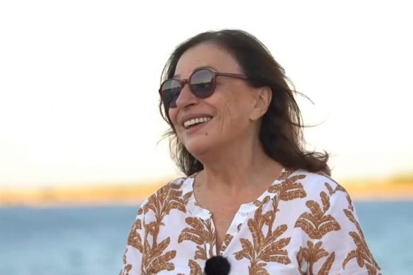 Η Χαρούλα Αλεξίου θα πρωταγωνιστήσει σε παράσταση στο Δημοτικό Θέατρο Πειραιά