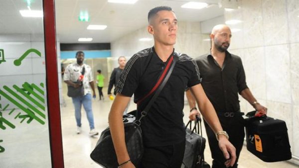 Πρώτο θέμα στα πορτογαλικά ΜΜΕ η άφιξη του Αλεξανδρόπουλου στη Λισαβόνα