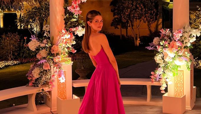 Αμαλία Κωστοπούλου: Ποζάρει με μαγιό και είναι ίδια η μαμά της Τζένη Μπαλατσινού