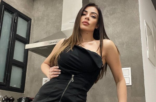 Μίνα Αρναούτη: «Οι κρίσεις πανικού με έκαναν να αισθάνομαι ότι θα πέσω κάτω»