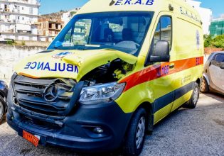 Άργος: Ασθενοφόρο που μετέφερε ασθενή παρέσυρε και σκότωσε ηλικιωμένη